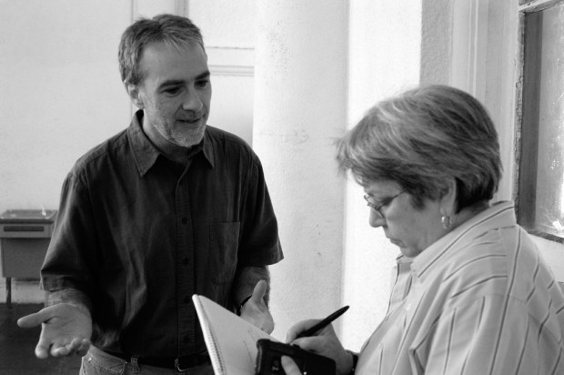 In 2004, Peter Schreyer, executive director of Crealde School of Art, and instructor of a documentary photography class, speaks with former Orlando Sentinel columnist Joy Wallace Dickinson. Schreyer has led the Winter Park school for nearly 30 years. (Rick Lang/Orlando Sentinel archive photo)