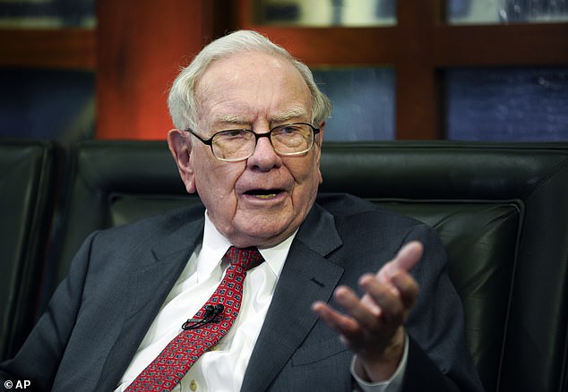 Veteran investor Warren Buffett argues that Apple shares are not a bet on technology, ¿but on a company that¿s beloved by customers¿, giving it a 'wide moat' in the stock market