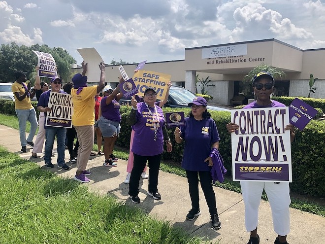 Nursing home staff and fellow union members picket outside Aspire at Rosewood, a nursing home in Orlando (Aug. 8, 2024) - photo by McKenna Schueler