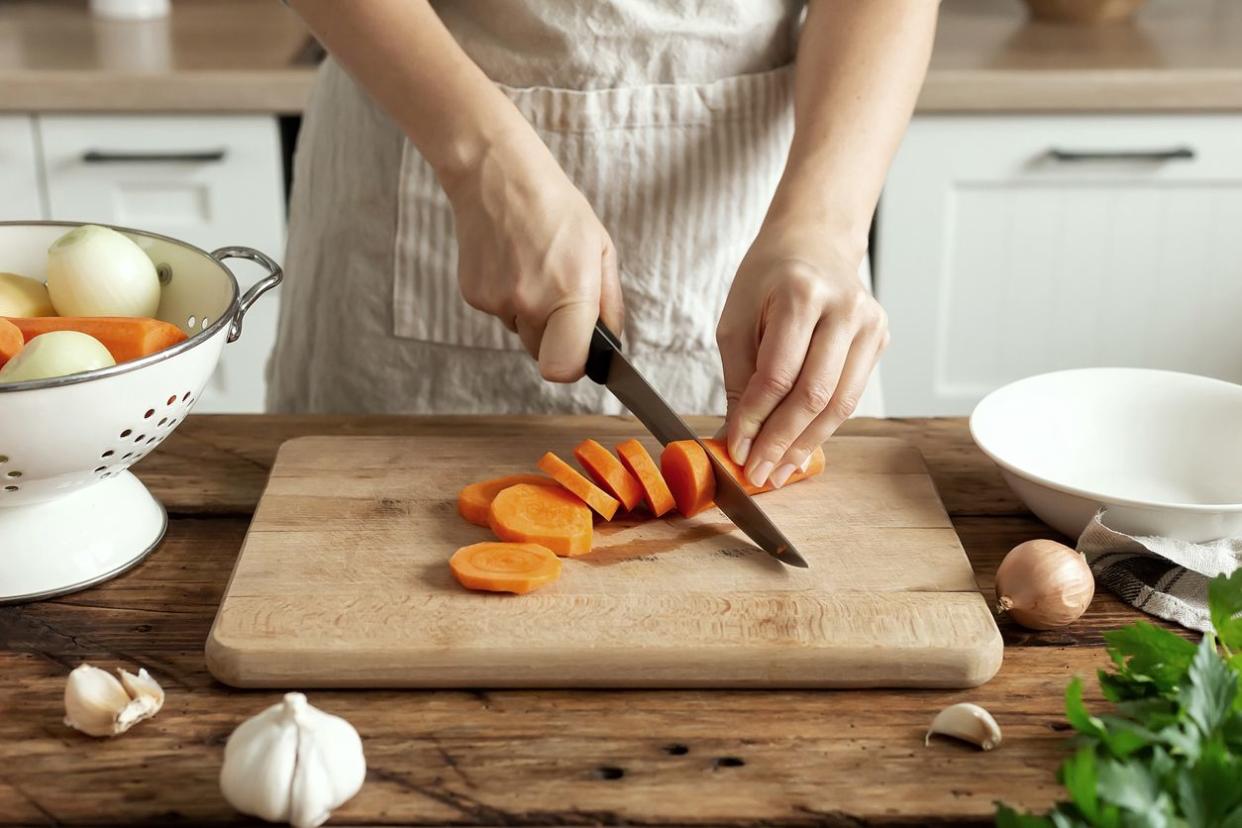 cutting food