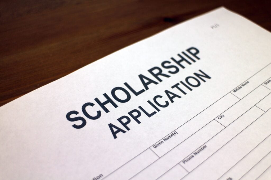 Best Ways To Save in College; Scholarship Application