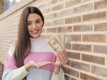 24 Purchases You Should Always Pay with Cash Instead of Cards