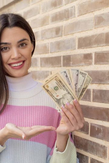 24 Purchases You Should Always Pay with Cash Instead of Cards