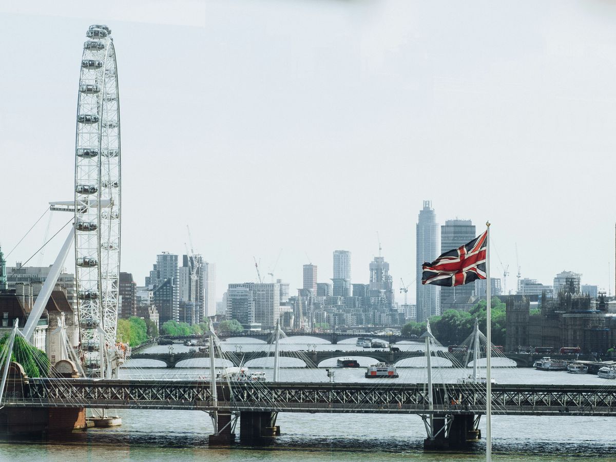 photography of ferris wheel during daytime