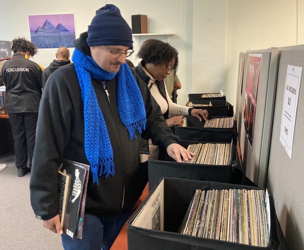 Waukegan shopkeeper taking record-store idea for a spin