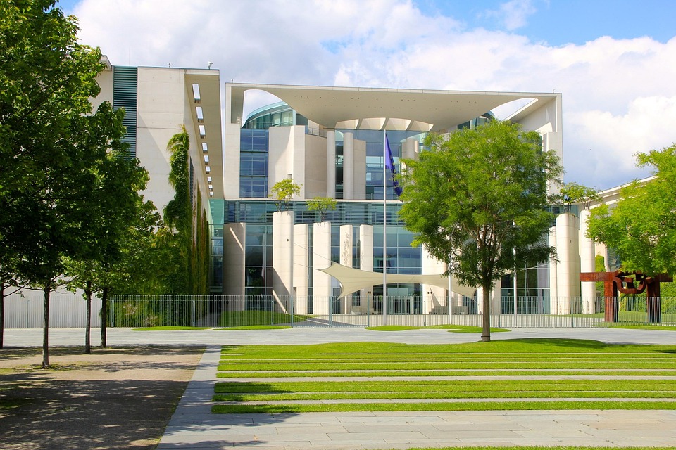 Trump officials take aim at Coalition for Health AI, as Amazon drops out