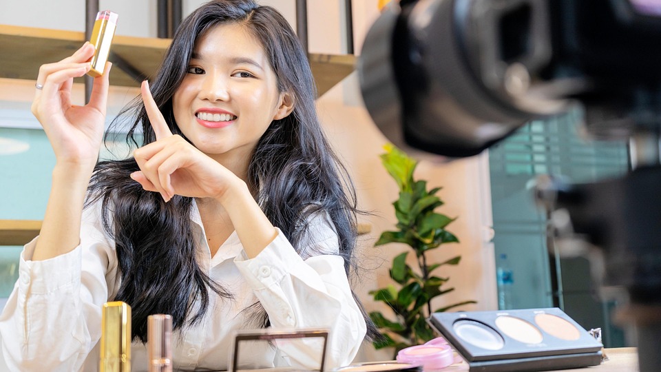 5 Ways Social Media Impacts Consumer Behavior