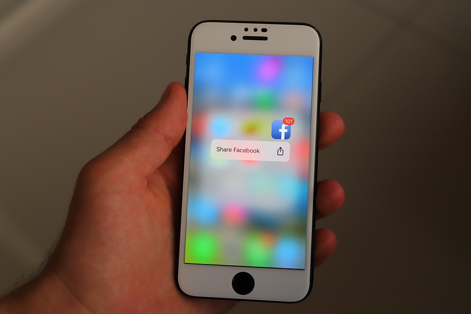 (PDF) An empirical study of luxury brand marketing effectiveness and its impact on consumer engagement on Facebook