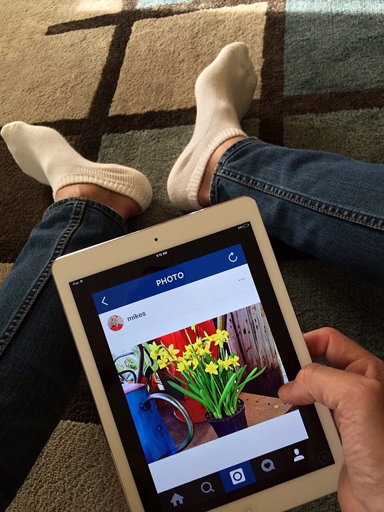 Instagram users send most DMs on Wednesday