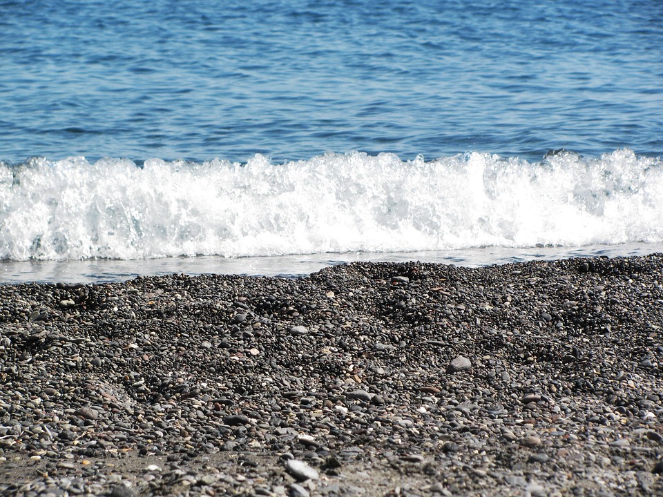 Celebrity Commerce Success Sparks Public Backlash Over Economic Divide