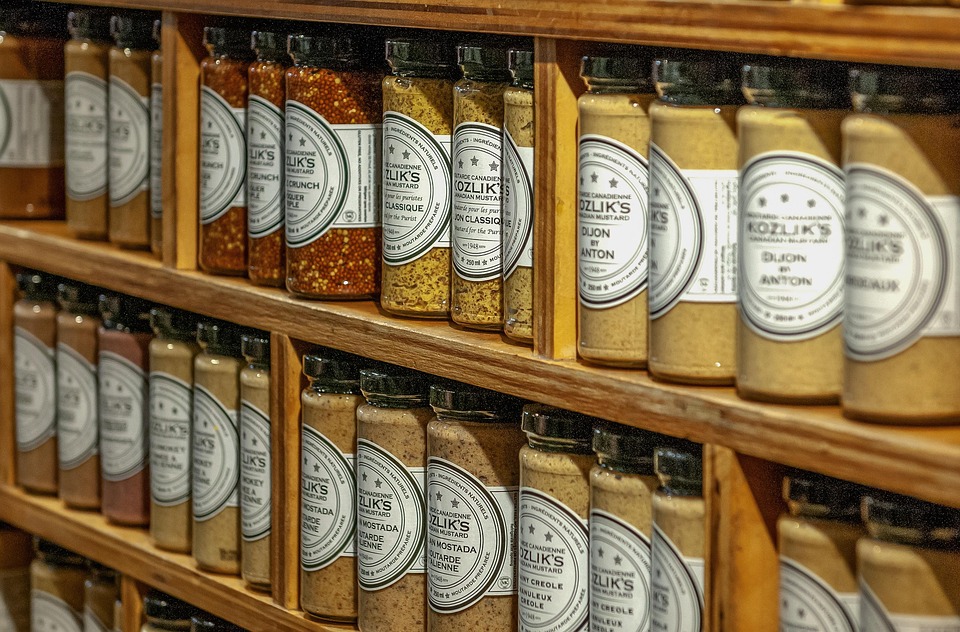 Frontiers | Effort or ease: the impact of sharing self-improvement vs. hedonic behaviors on personal brand evaluation