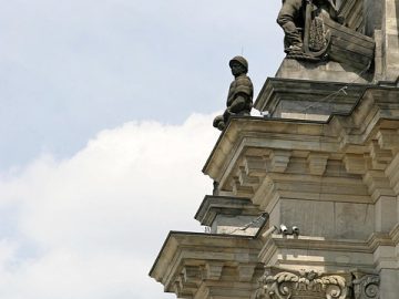 S&P 500, Nasdaq futures slide as AI doubts swirl, precious metals whipsaw