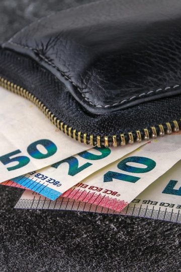 Oracle layoffs: Bengaluru techie with 14 years' experience becomes Uber driver, lives stress-free on Rs 43,000 passive income